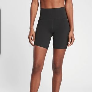 Athleta Salutation Stash Pocket II 7" Short